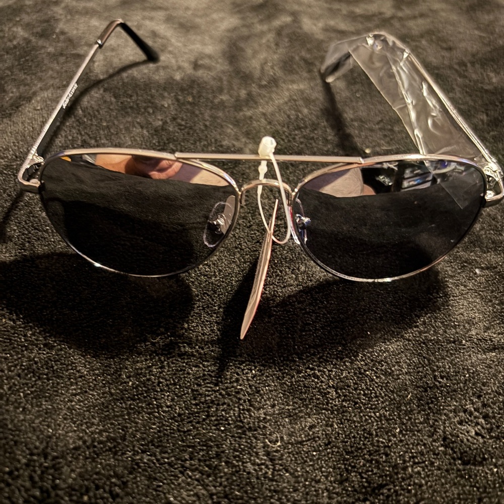 Aviator Sunglasses Unisex Stylish Black & Silver Mirrored . New